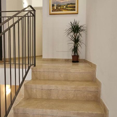 Ferienwohnung Sotto La Torre LʼAquila Exterior foto