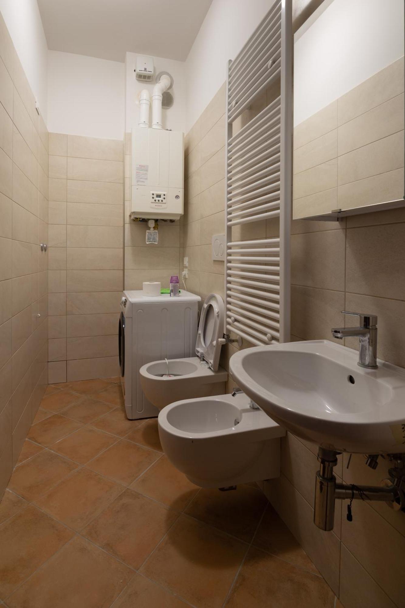 Ferienwohnung Sotto La Torre LʼAquila Exterior foto
