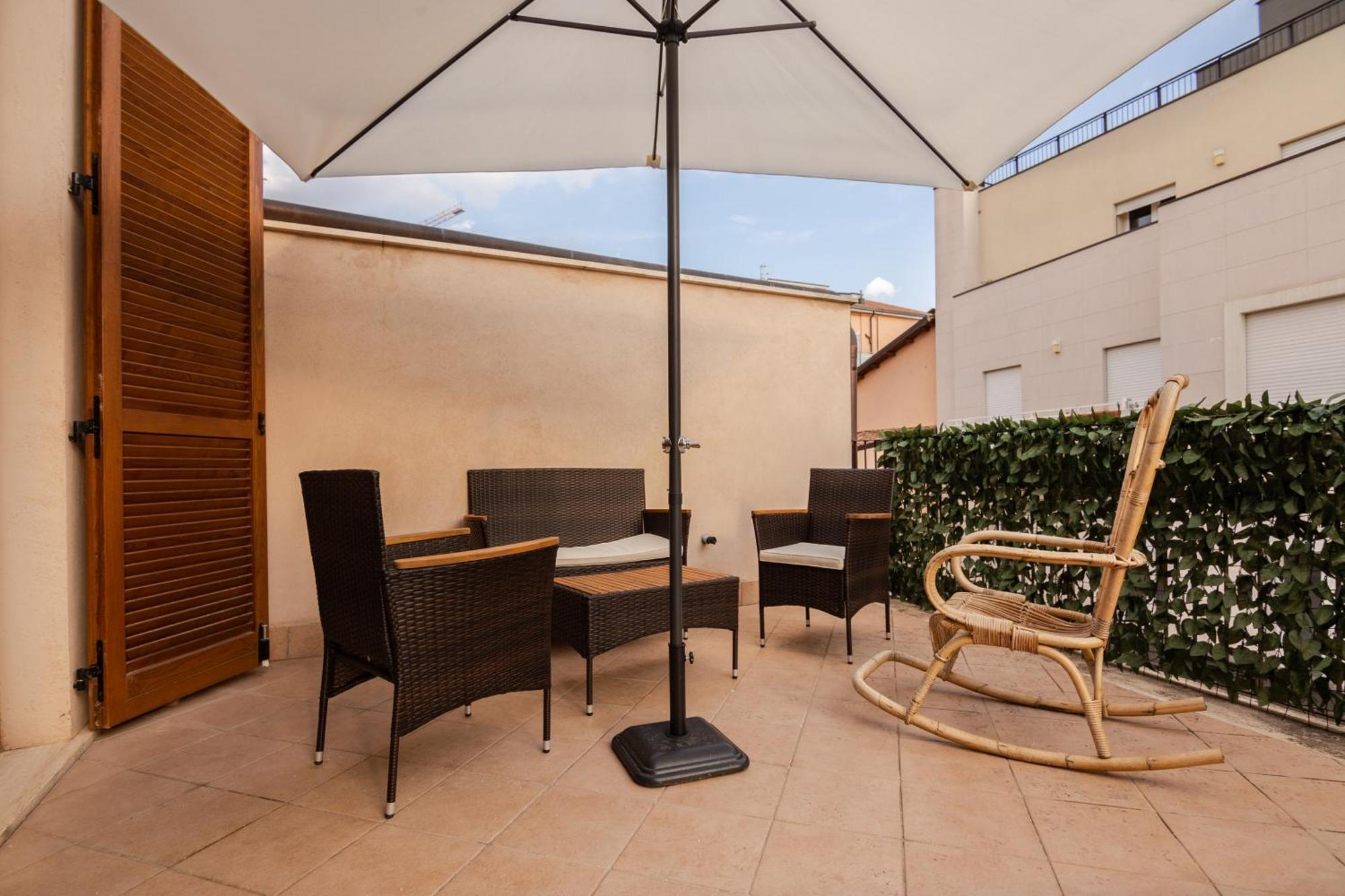 Ferienwohnung Sotto La Torre LʼAquila Exterior foto