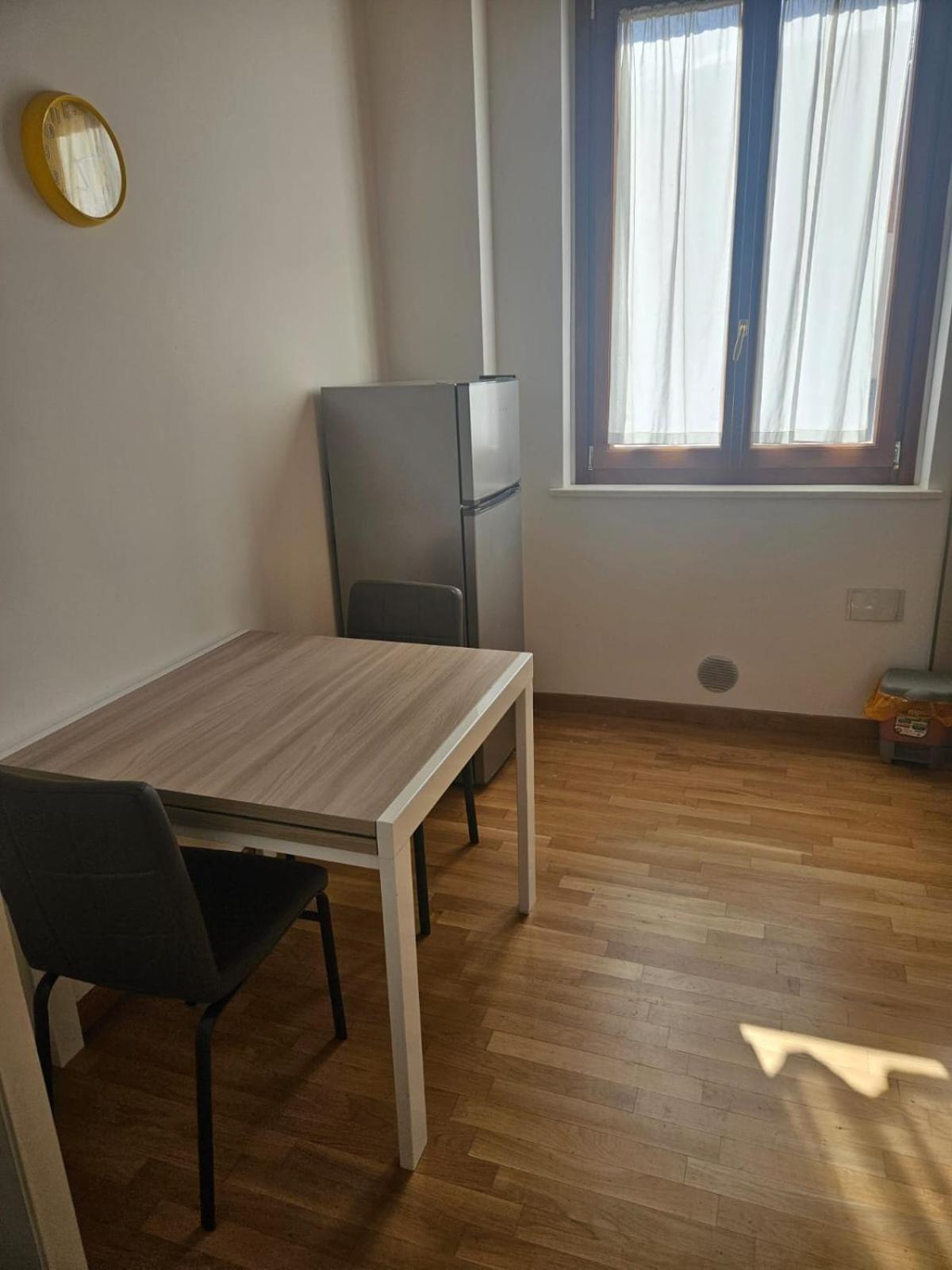 Ferienwohnung Sotto La Torre LʼAquila Exterior foto