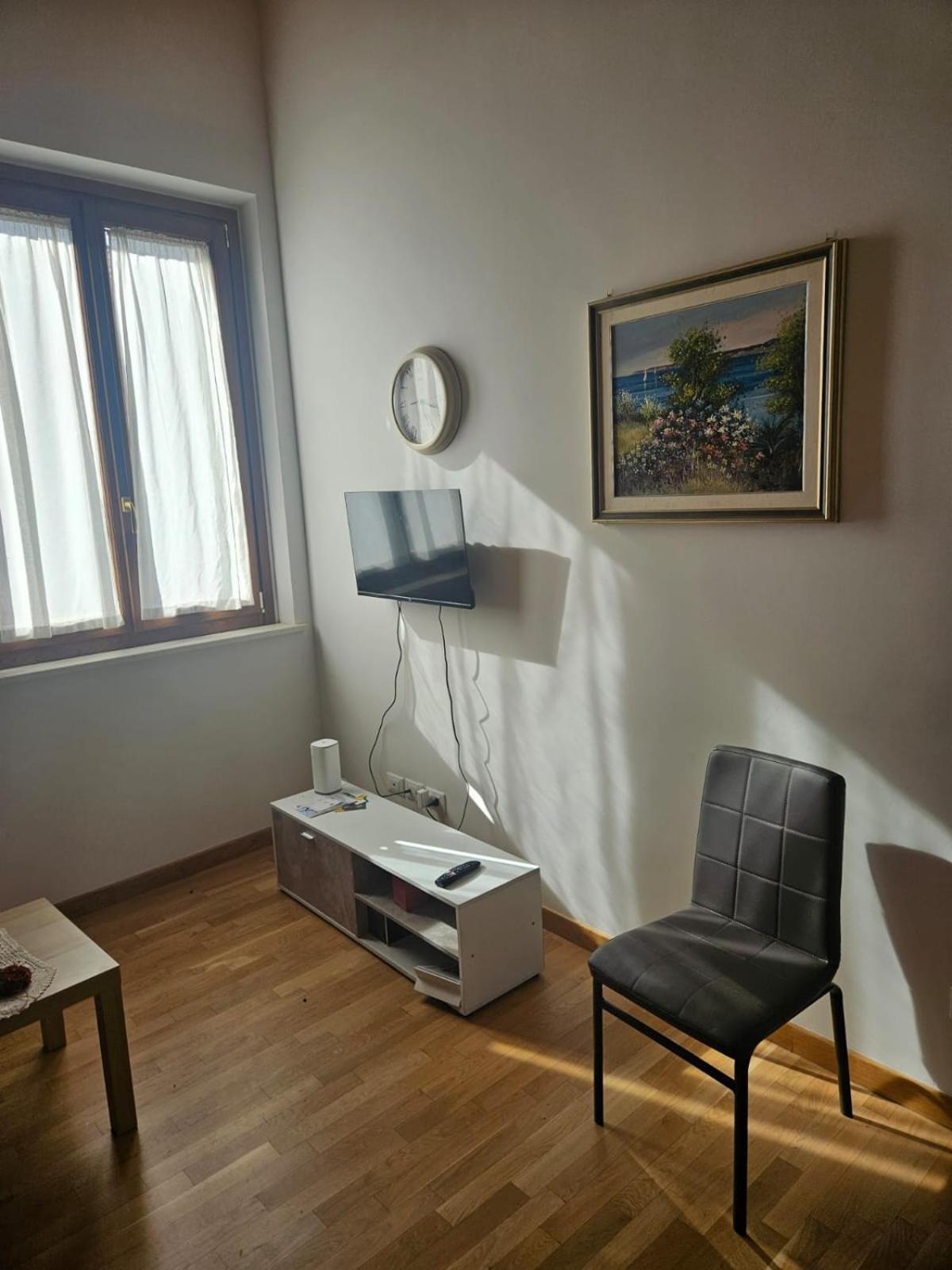 Ferienwohnung Sotto La Torre LʼAquila Exterior foto